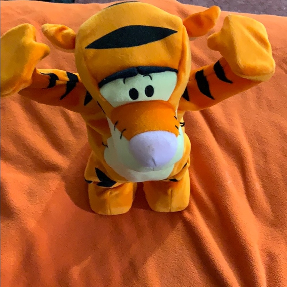 2005 tumble time tigger toy